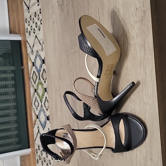New Dolce vita Strappy Heels 7 - Picture 5 of 5